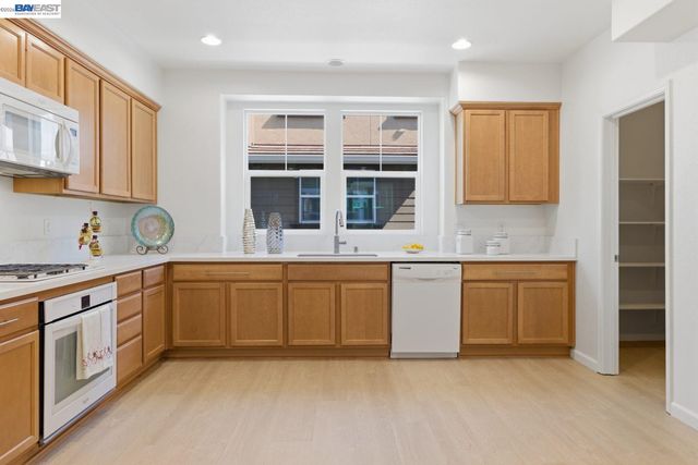 6677 S Mariposa Ln, Dublin, CA 94568