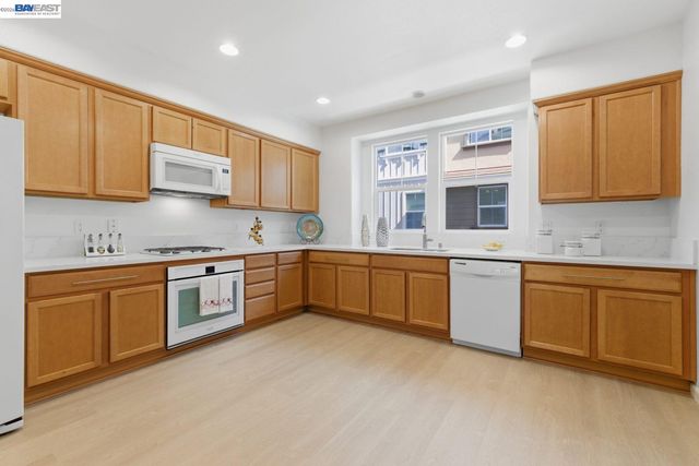 6677 S Mariposa Ln, Dublin, CA 94568