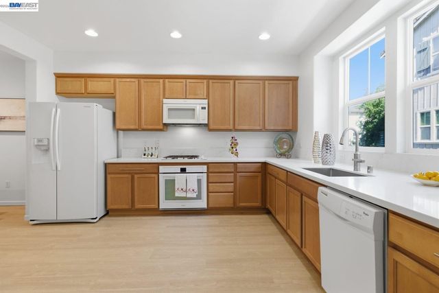 6677 S Mariposa Ln, Dublin, CA 94568