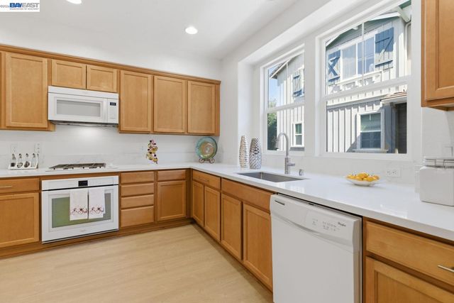 6677 S Mariposa Ln, Dublin, CA 94568