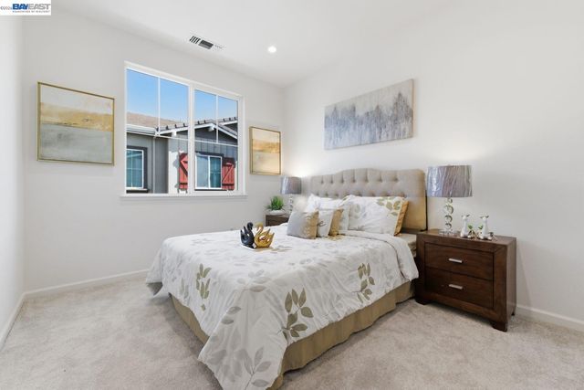 6677 S Mariposa Ln, Dublin, CA 94568