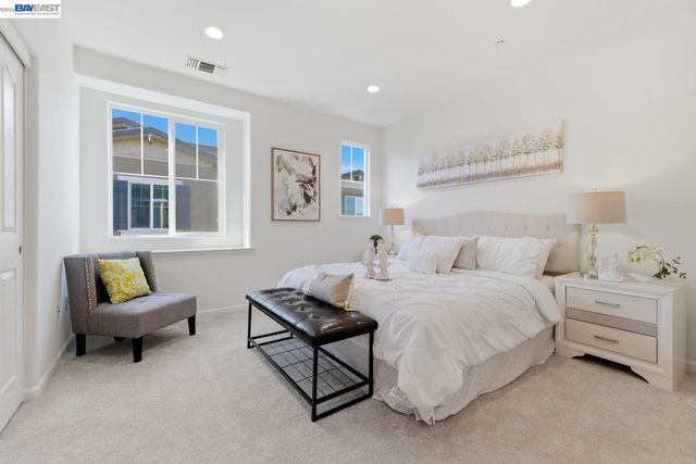 6677 S Mariposa Ln, Dublin, CA 94568