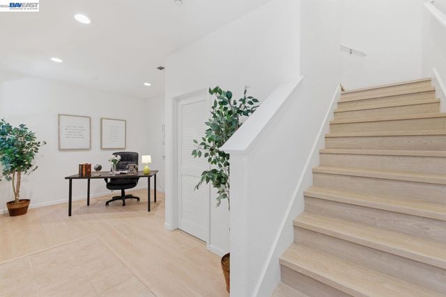 6677 S Mariposa Ln, Dublin, CA 94568