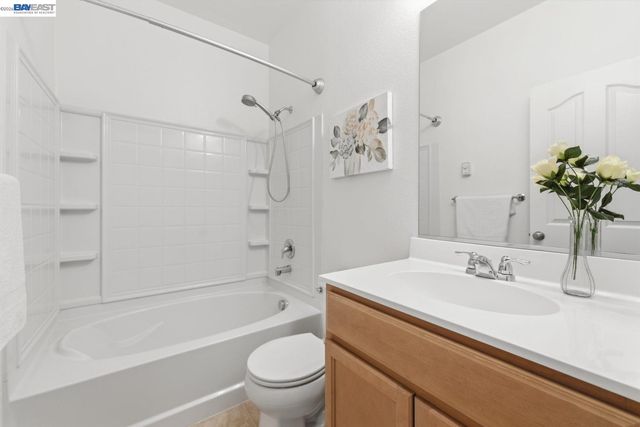 6677 S Mariposa Ln, Dublin, CA 94568