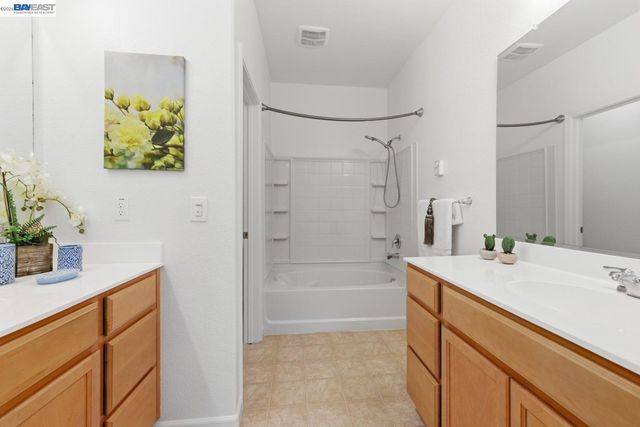 6677 S Mariposa Ln, Dublin, CA 94568