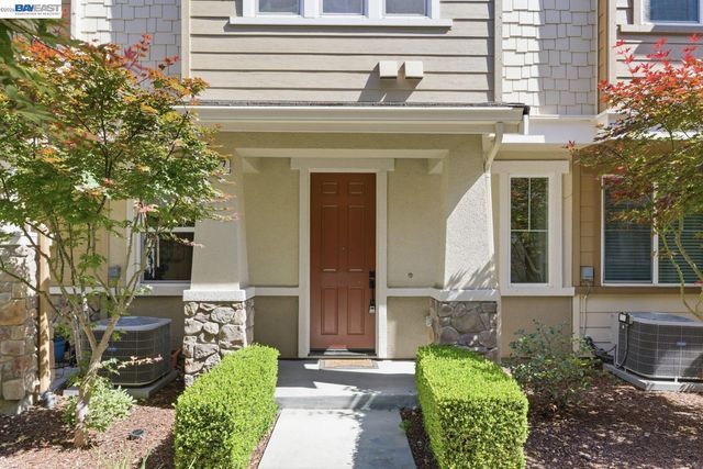6677 S Mariposa Ln, Dublin, CA 94568