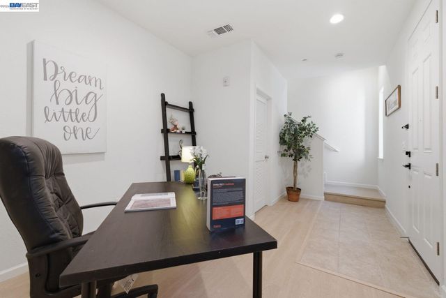 6677 S Mariposa Ln, Dublin, CA 94568