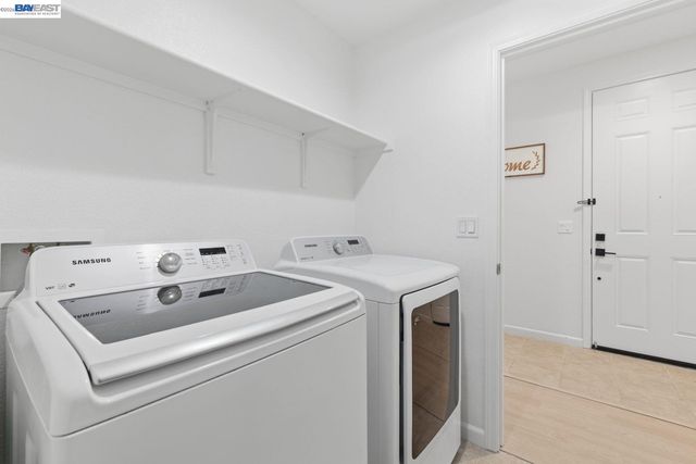 6677 S Mariposa Ln, Dublin, CA 94568