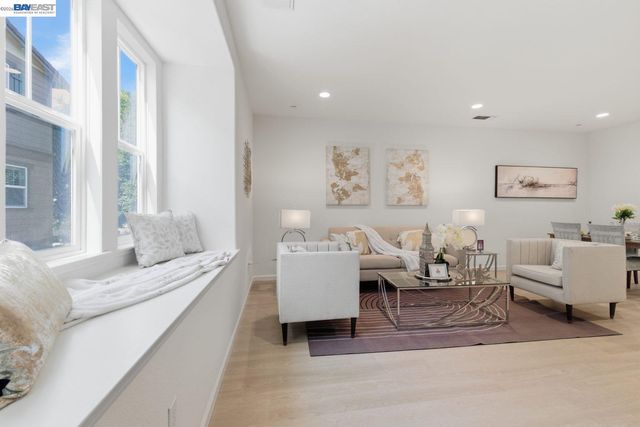 6677 S Mariposa Ln, Dublin, CA 94568