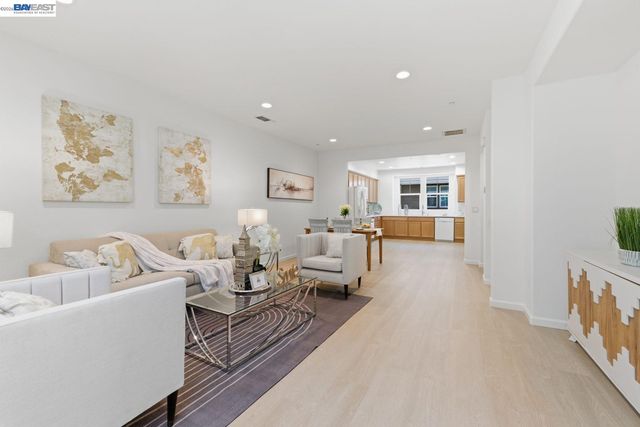 6677 S Mariposa Ln, Dublin, CA 94568