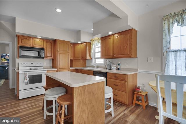 6 W MAPLE AVE, Myerstown, PA 17067