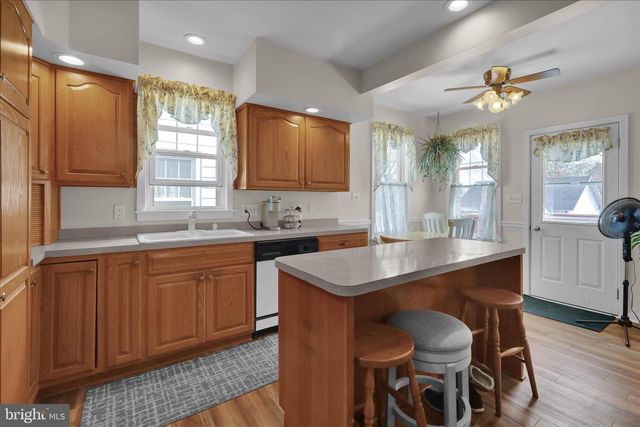 6 W MAPLE AVE, Myerstown, PA 17067