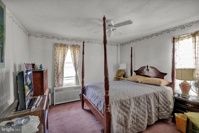 6 W MAPLE AVE, Myerstown, PA 17067