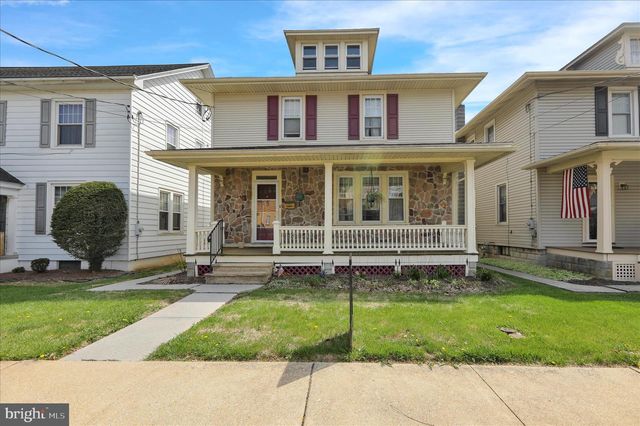 6 W MAPLE AVE, Myerstown, PA 17067