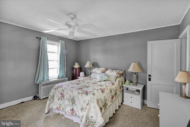 6 W MAPLE AVE, Myerstown, PA 17067