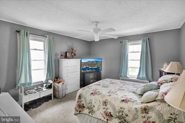 6 W MAPLE AVE, Myerstown, PA 17067