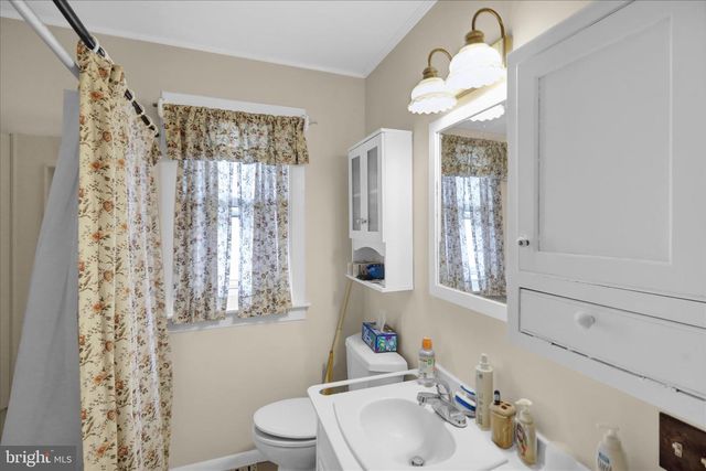 6 W MAPLE AVE, Myerstown, PA 17067