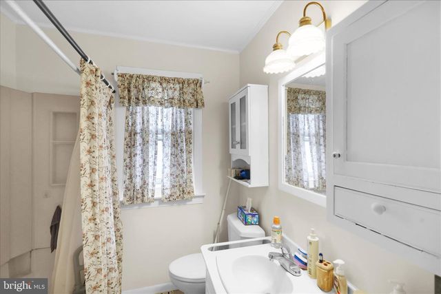 6 W MAPLE AVE, Myerstown, PA 17067
