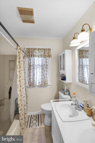 6 W MAPLE AVE, Myerstown, PA 17067