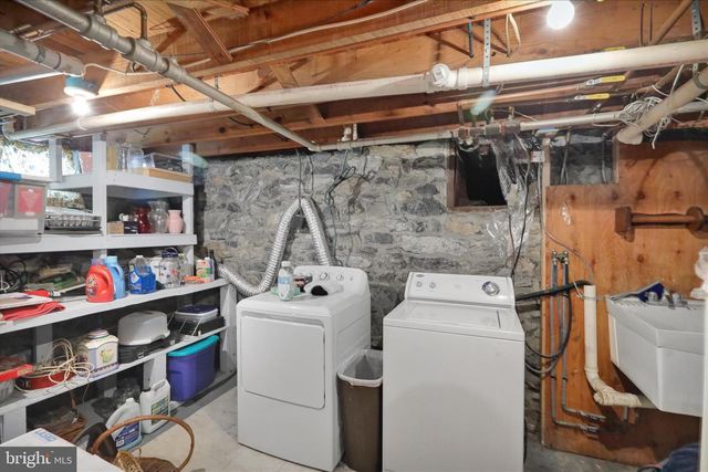 6 W MAPLE AVE, Myerstown, PA 17067