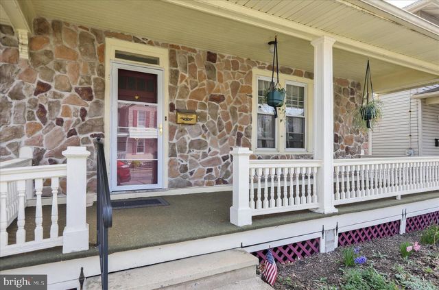 6 W MAPLE AVE, Myerstown, PA 17067