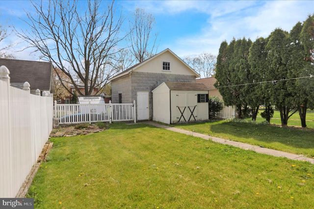 6 W MAPLE AVE, Myerstown, PA 17067
