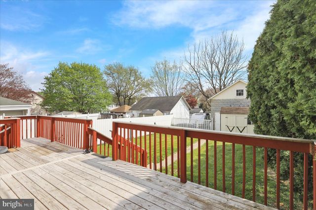 6 W MAPLE AVE, Myerstown, PA 17067