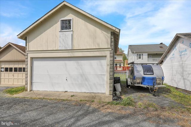 6 W MAPLE AVE, Myerstown, PA 17067
