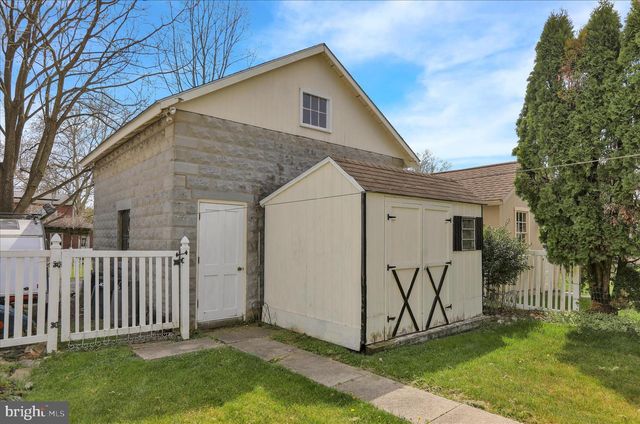 6 W MAPLE AVE, Myerstown, PA 17067