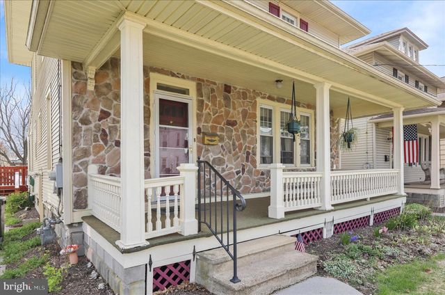 6 W MAPLE AVE, Myerstown, PA 17067