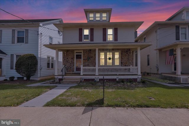 6 W MAPLE AVE, Myerstown, PA 17067