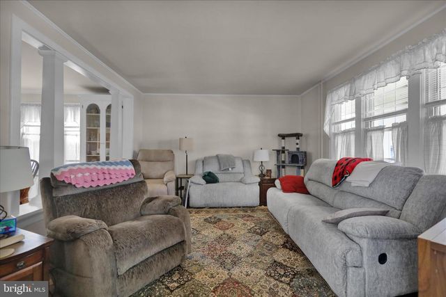 6 W MAPLE AVE, Myerstown, PA 17067