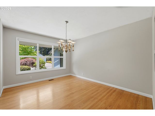 10495 Sw Melnore St, Portland, OR 97225