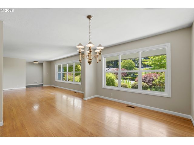 10495 Sw Melnore St, Portland, OR 97225