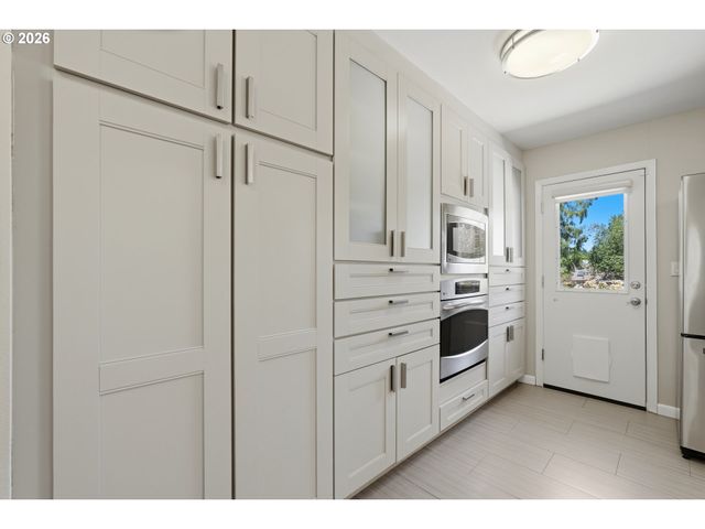 10495 Sw Melnore St, Portland, OR 97225