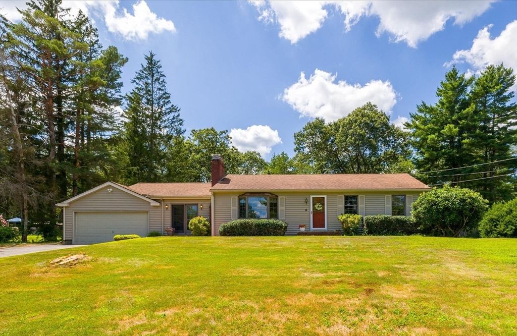 6 Hillside Dr, Sturbridge, MA 01566
