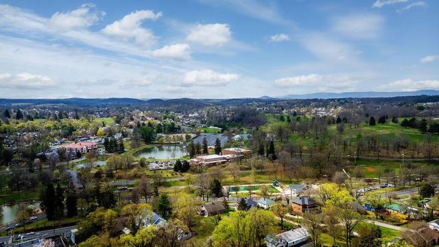 826 SELMA BLVD, Staunton, VA 24401