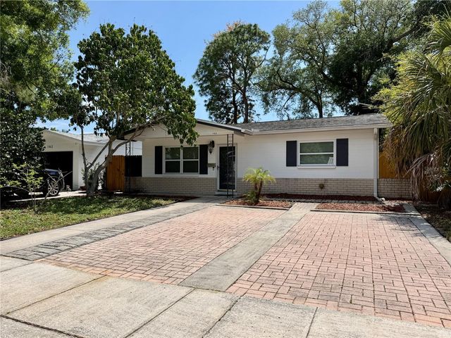 166 SW LINCOLN CIRCLE N, St Petersburg, FL 33703