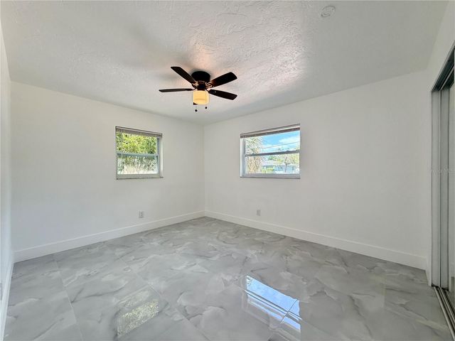 166 SW LINCOLN CIRCLE N, St Petersburg, FL 33703