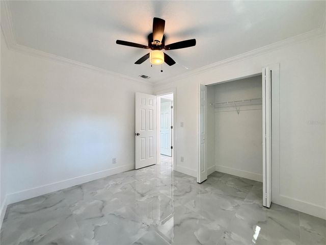 166 SW LINCOLN CIRCLE N, St Petersburg, FL 33703