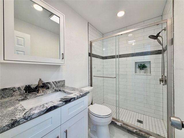 166 SW LINCOLN CIRCLE N, St Petersburg, FL 33703