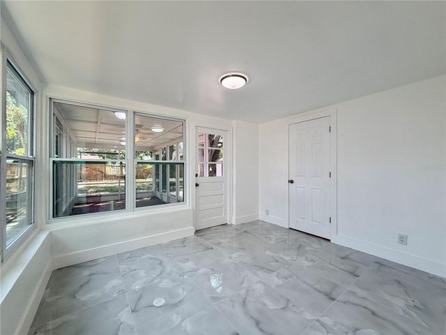 166 SW LINCOLN CIRCLE N, St Petersburg, FL 33703
