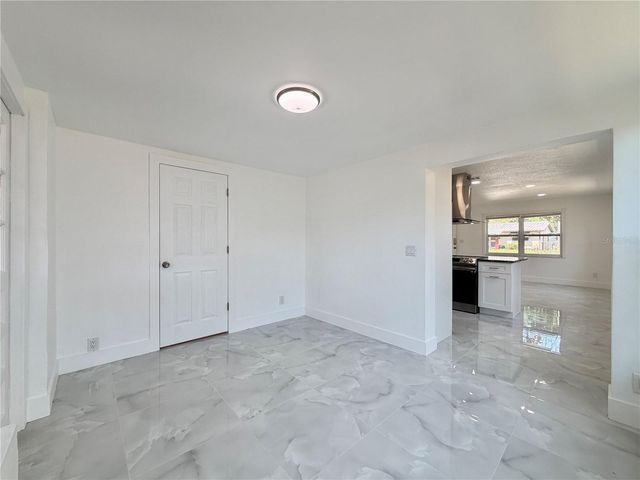 166 SW LINCOLN CIRCLE N, St Petersburg, FL 33703