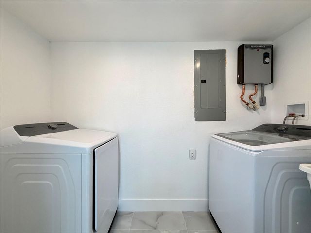 166 SW LINCOLN CIRCLE N, St Petersburg, FL 33703