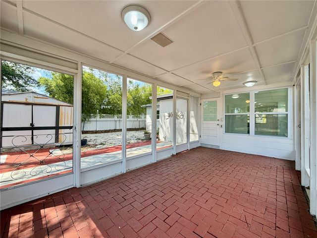 166 SW LINCOLN CIRCLE N, St Petersburg, FL 33703