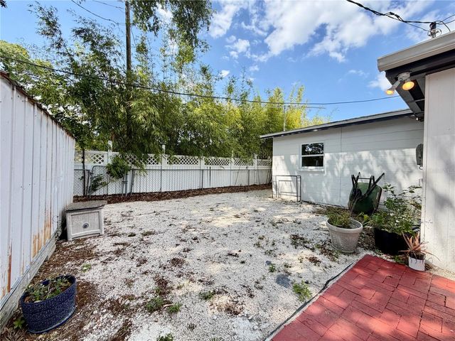 166 SW LINCOLN CIRCLE N, St Petersburg, FL 33703