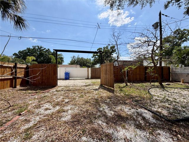 166 SW LINCOLN CIRCLE N, St Petersburg, FL 33703