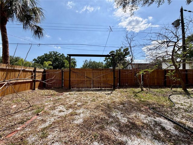 166 SW LINCOLN CIRCLE N, St Petersburg, FL 33703