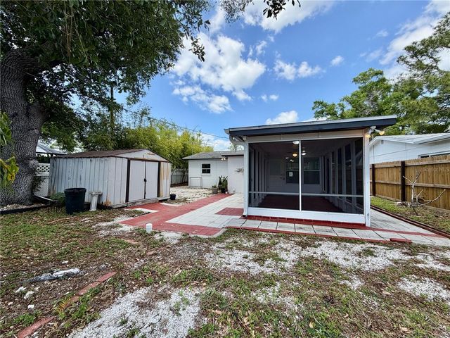 166 SW LINCOLN CIRCLE N, St Petersburg, FL 33703