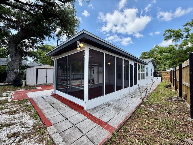 166 SW LINCOLN CIRCLE N, St Petersburg, FL 33703